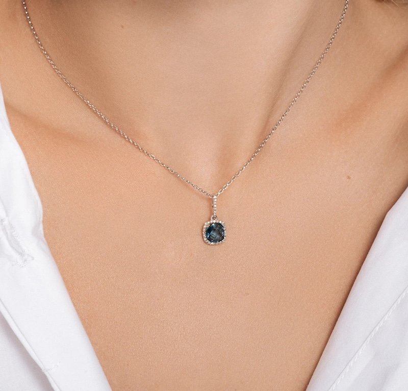 Підвіски з натуральним топазом