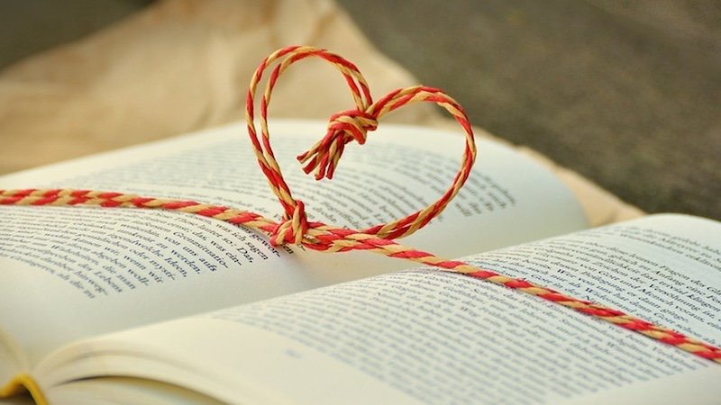 Правила успішних взаємин шукайте в книгах про стосунки