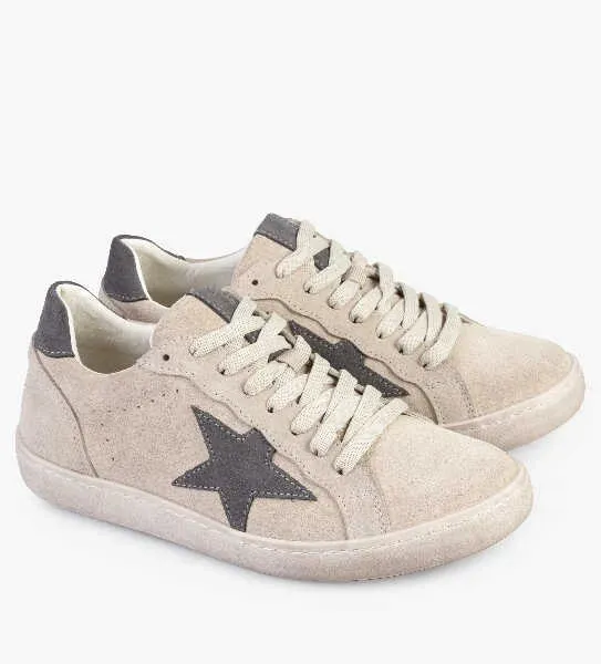 Чому кеди для жінок стали найбільш актуальним взуттям серед міської метушні? Чому кеди для жінок стали найбільш актуальним взуттям серед міської метушні?