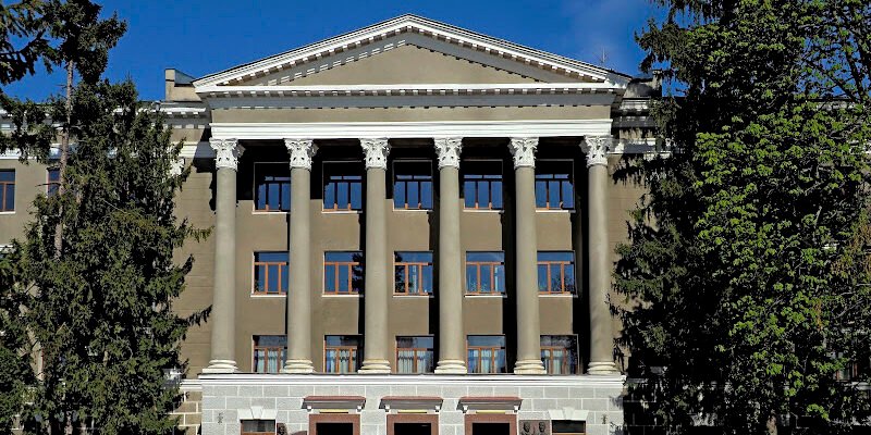 Університет, головний корпус – 27VM+3V Харків, Україна