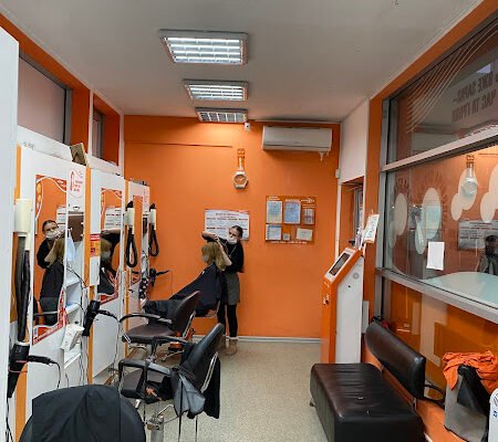 Перукарня: Експрес Стрижка в W7W6+X9, Харків, Україна