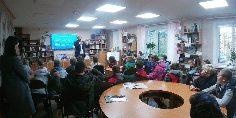 Громадська бібліотека ім. Д.І. Писарєва, X86H+GR Харків