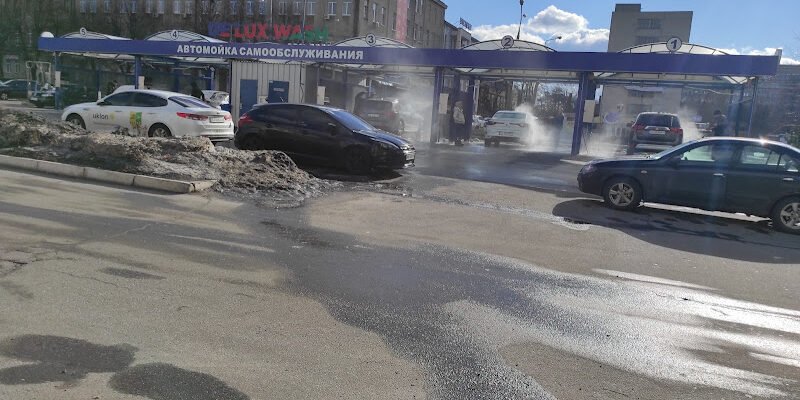 Автомийка самообслуговування DELUXCARWASH в Харкові X7GJ+7X