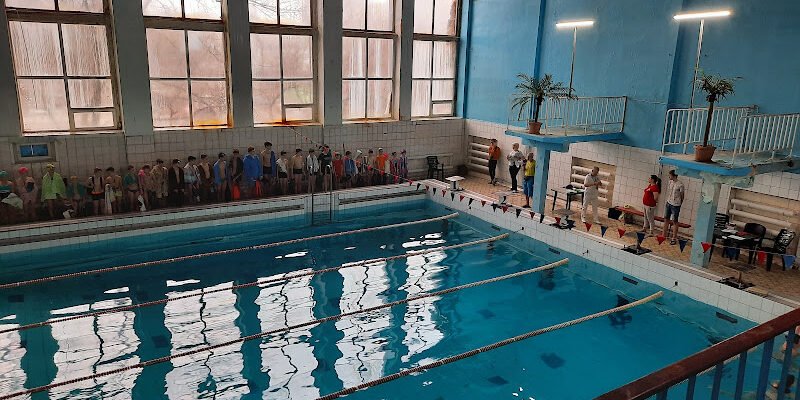 “Харків: Палац спорту Гарт з критим басейном”