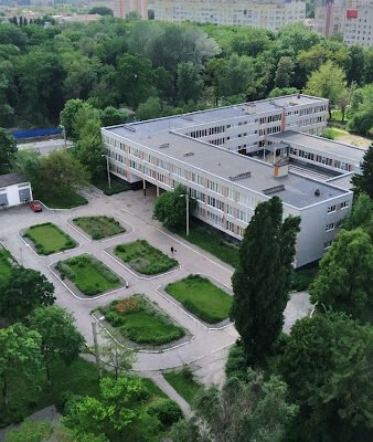 Школа №151, X7J9+HF Харків: освіта та інновації