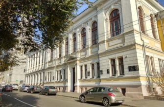 Бібліотека ХНУ ім. Каразіна: X6QJ+M6, Харків, Україна