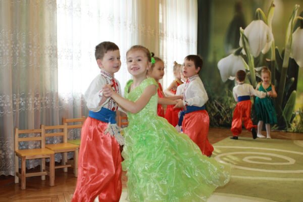 Школа: ДНЗ №296, X7MF+J4, Харків, Україна