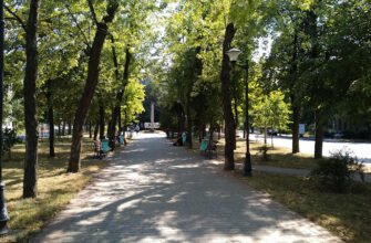 Міський парк: Чернишевський сквер у Харкові