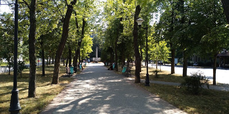 Міський парк: Чернишевський сквер у Харкові