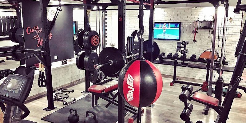 Спортзал Happy People 77 у Харкові: досягни мети!