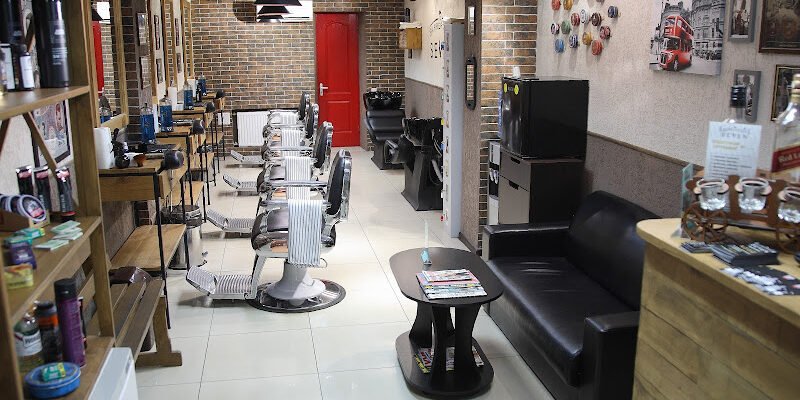 Чоловіча перукарня Seven Barbershop у Харкові