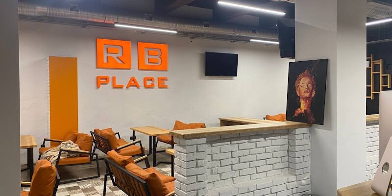 Чоловіча перукарня RBPlace: 266J+WV Харків, Україна