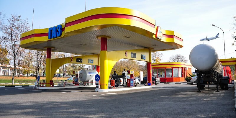 АЗС Rodnik W7G8+R3 Харків: Аерокосмічний стиль обслуговування