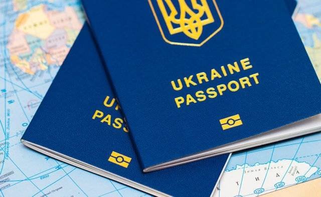 Чи можна їздити по двох біометричних паспортах: відповіді та поради