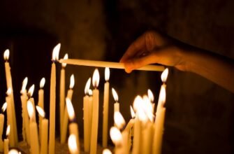 Чи можна запалювати свічку за померлих вдома: основні поради та традиції