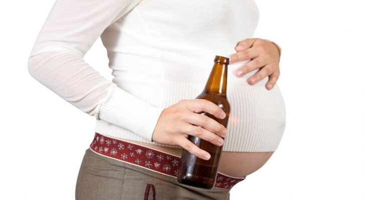 Чи можна вагітним пити безалкогольне пиво: важливі поради лікарів