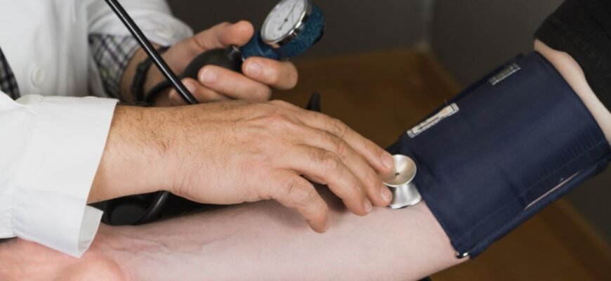 Чи можна ходити при високому тиску: поради для безпечної активності