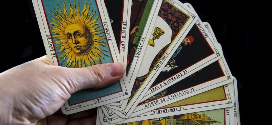 Чи можна гадати собі на картах Таро: розкриваємо всі нюанси і секрети