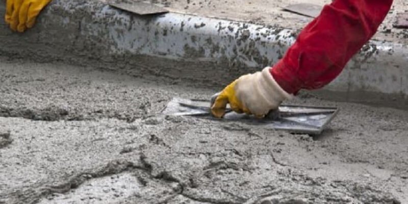 Чи можна заливати бетон при мінусовій температурі: відповіді та поради