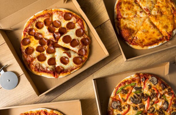 Картонні коробки для піци: тепло, надійність і бренд у кожній деталі
