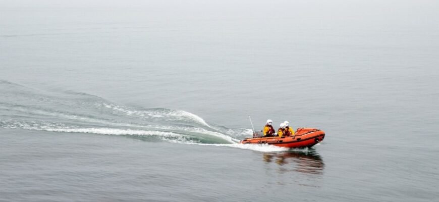 Плоскодонная моторная лодка: практичное решение для рыбалки и активного отдыха
