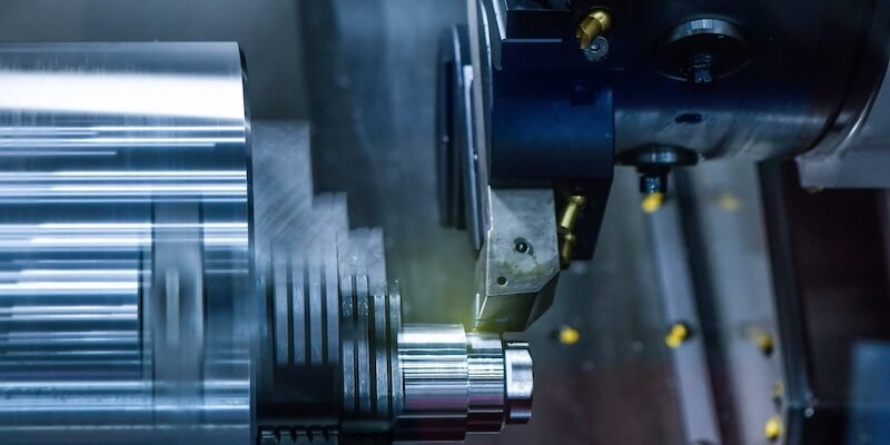 Ідеальна обробка металу: як вибрати та ефективно використовувати різці токарні