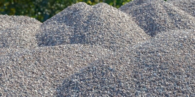 Купити щебінь з доставкою по Україні: швидка та надійна логістика від Технобуд Груп