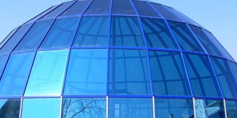 Стеклянный купол: архитектурное решение для света, пространства и надежности